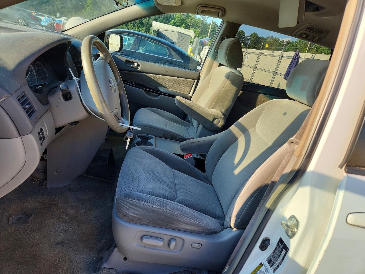 Toyota Sienna Le 8 Passenger