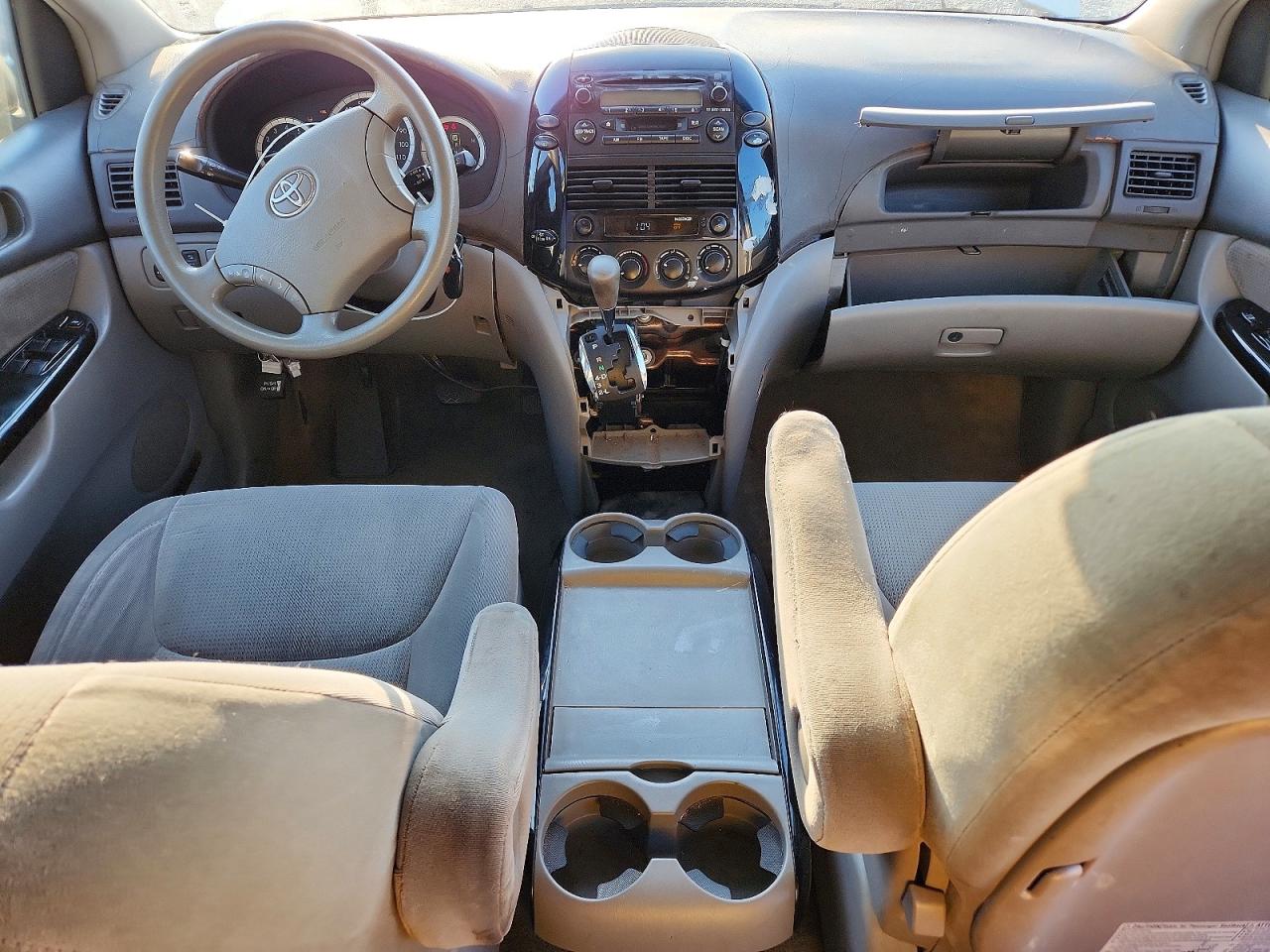 Toyota Sienna Le 8 Passenger
