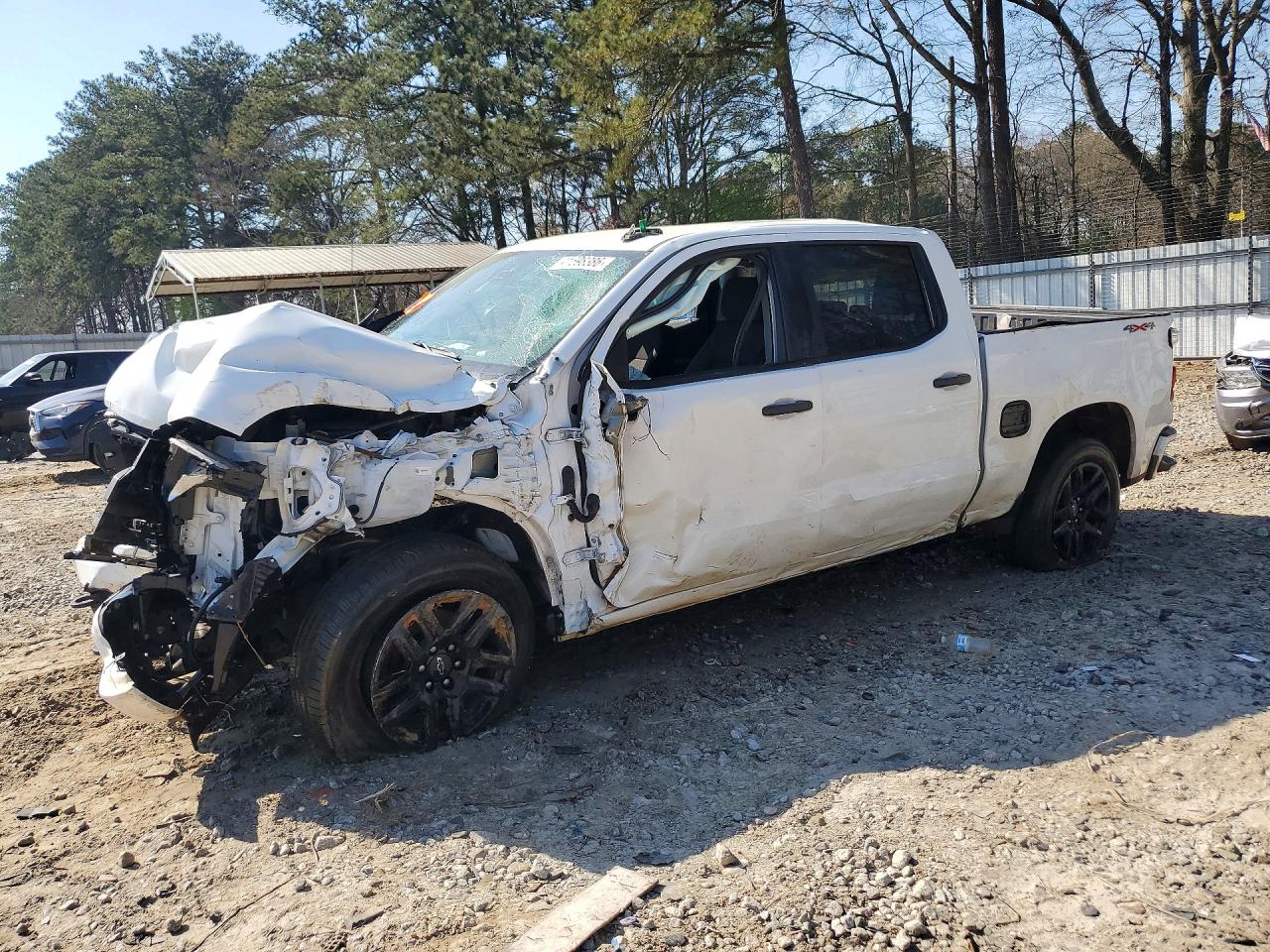Salvage Chevrolet Silverado Image