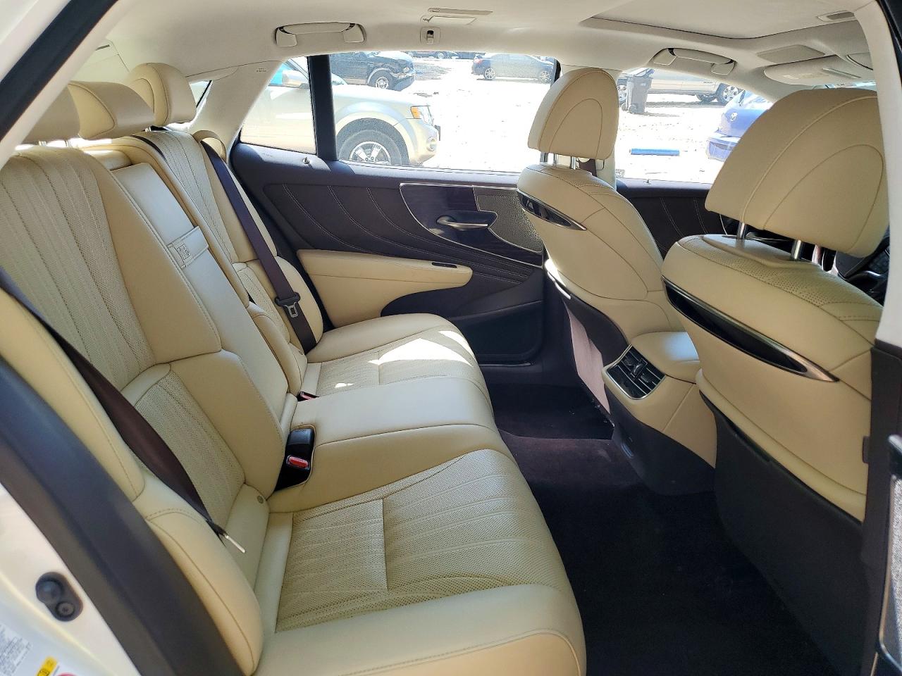 Lexus LS Base