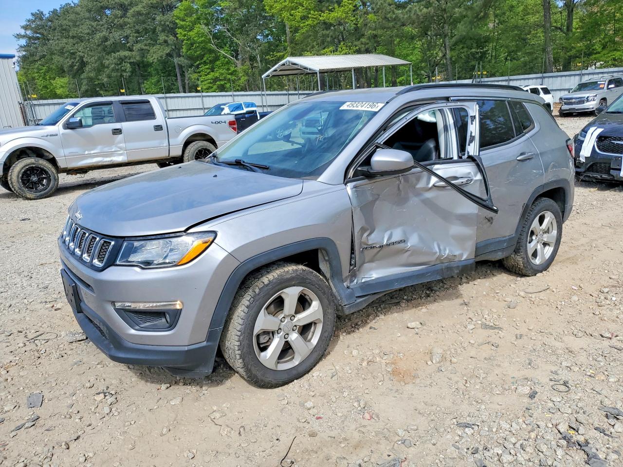 Salvage Jeep Compass Image