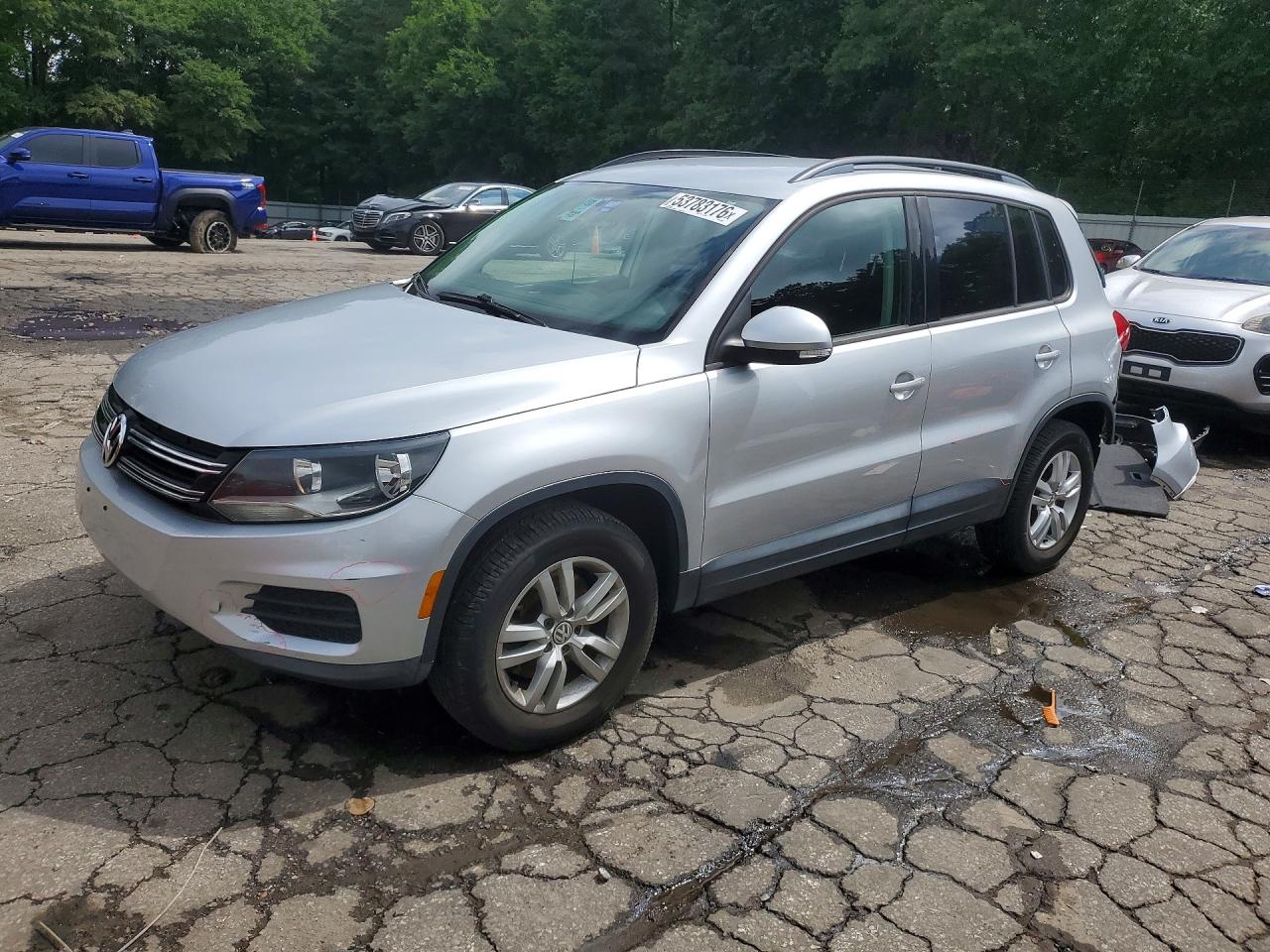Salvage Volkswagen Tiguan Image