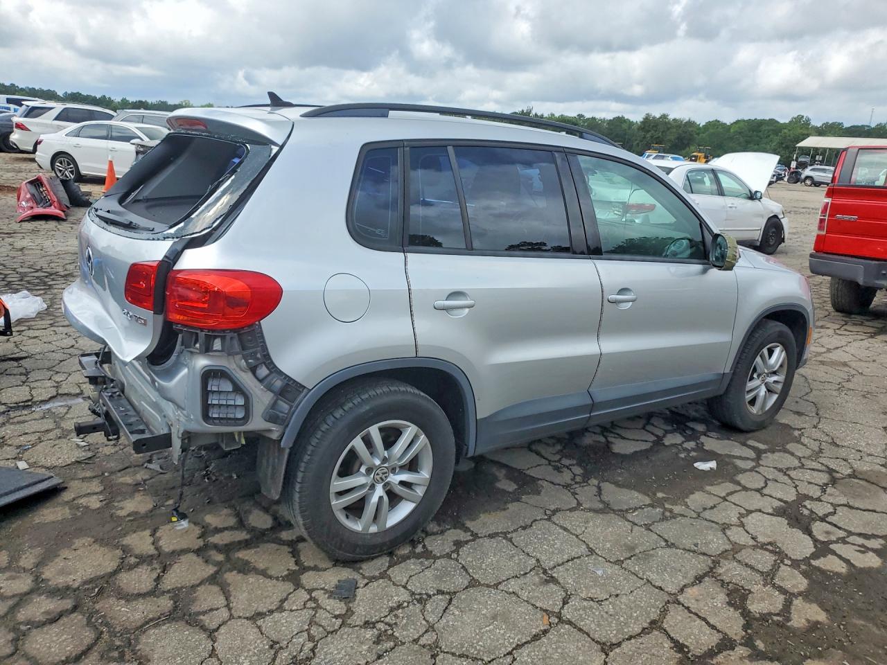 Volkswagen Tiguan S