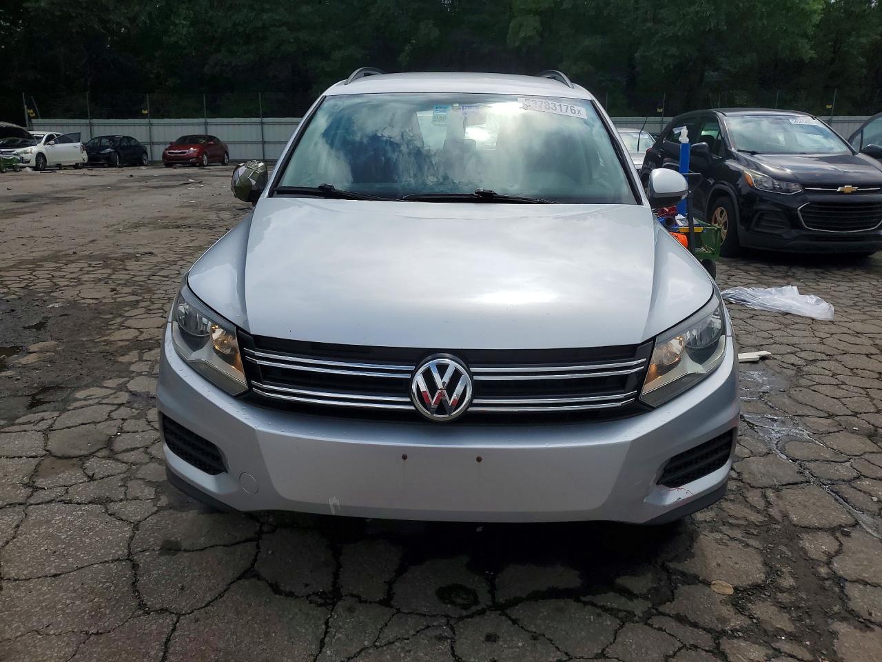 Volkswagen Tiguan S
