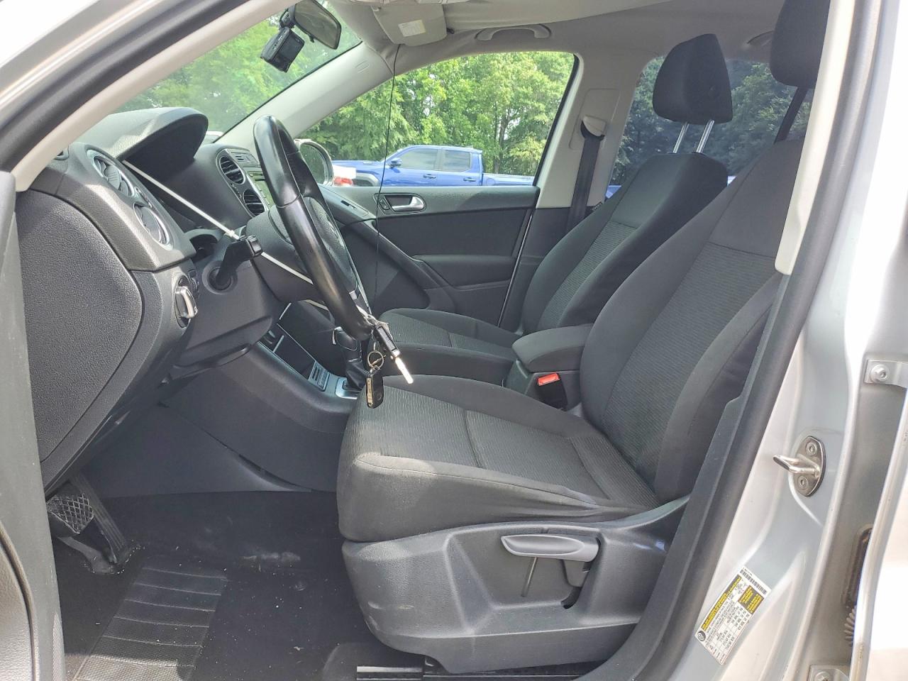 Volkswagen Tiguan S