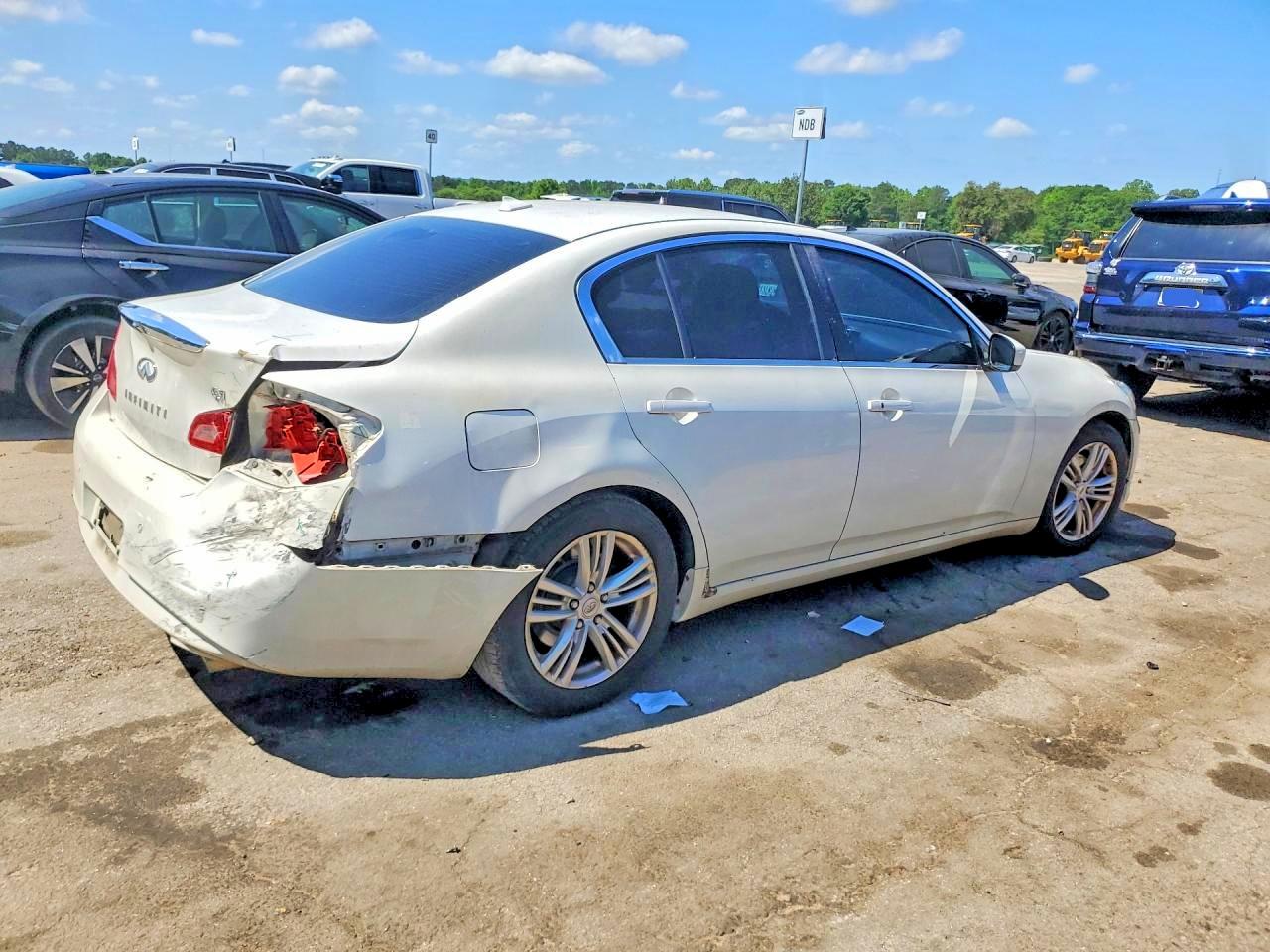 INFINITI G37 Journey