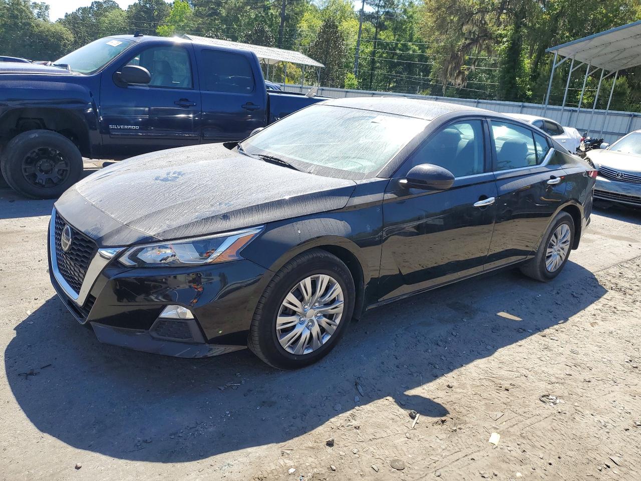 Salvage Nissan Altima Image
