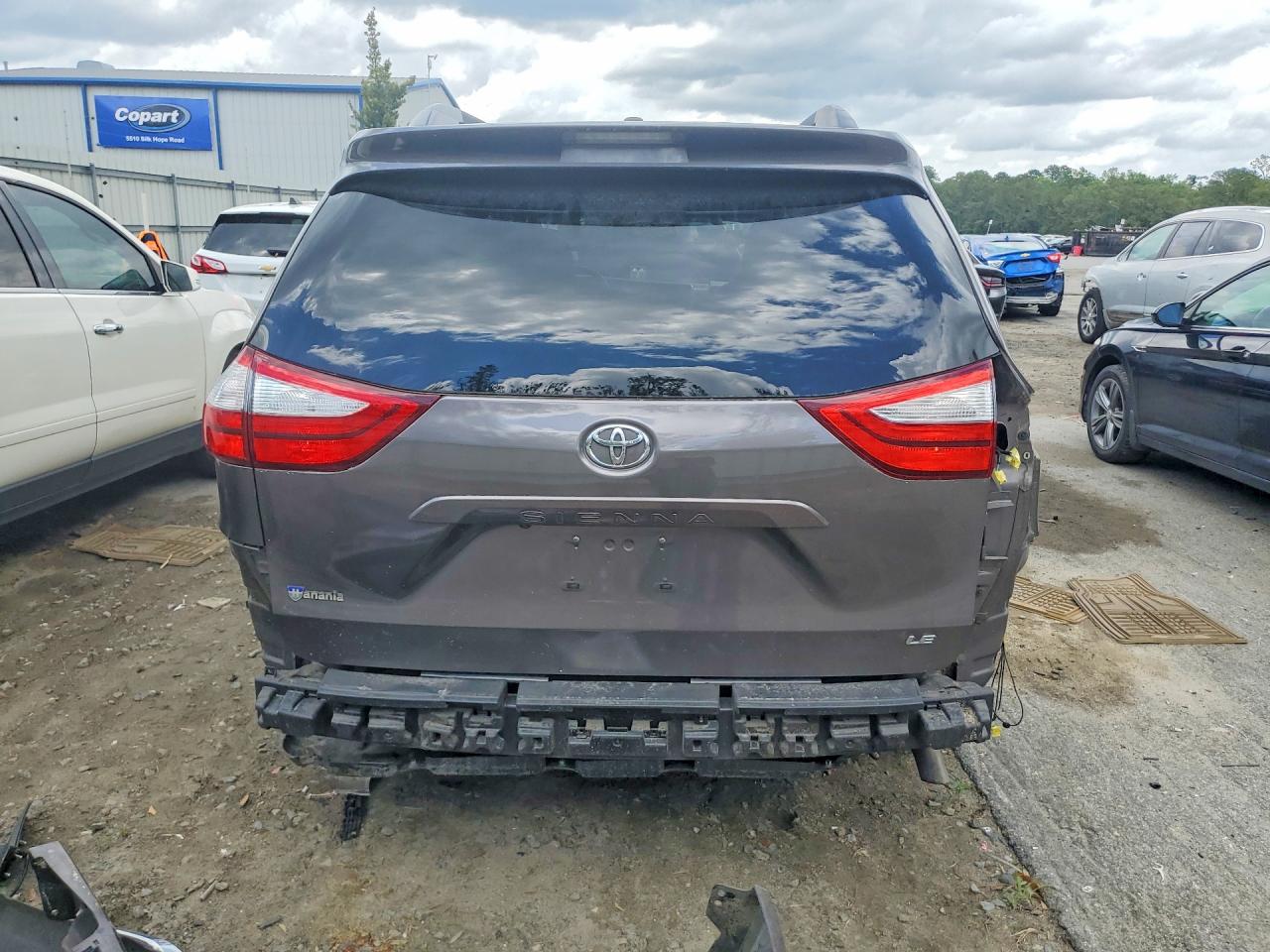 Toyota Sienna Le