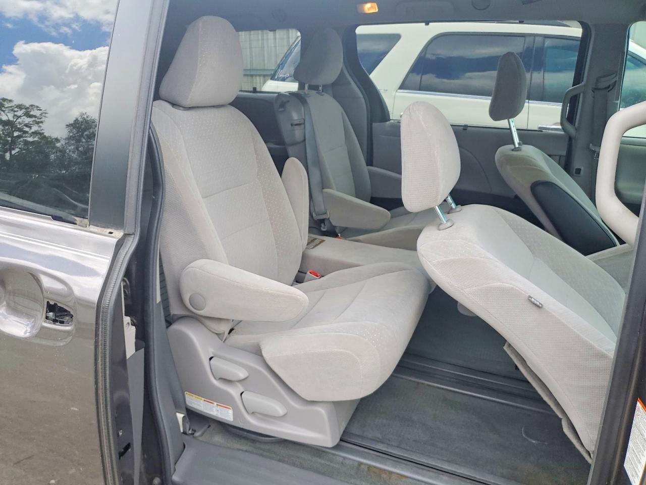 Toyota Sienna Le