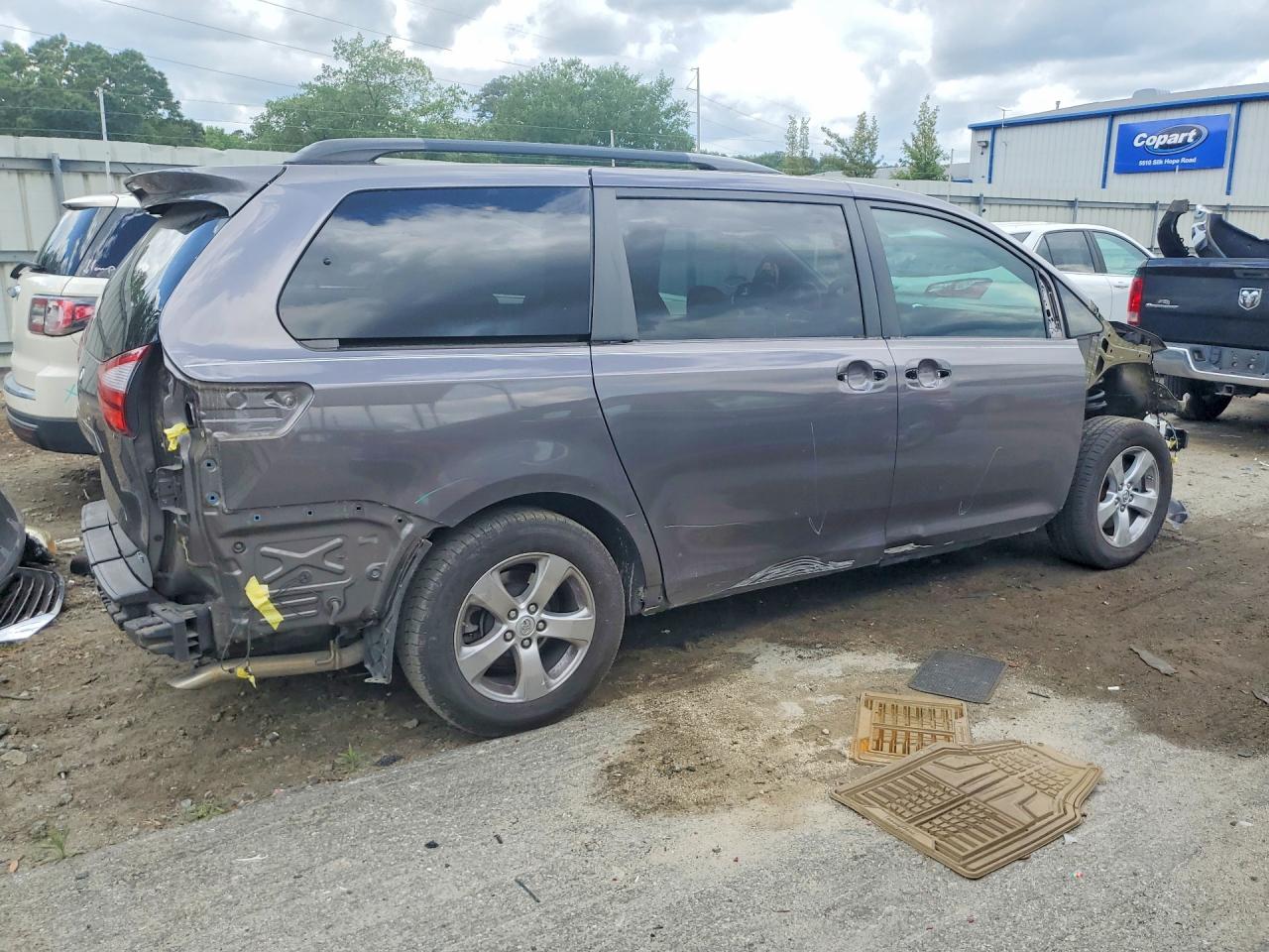 Toyota Sienna Le