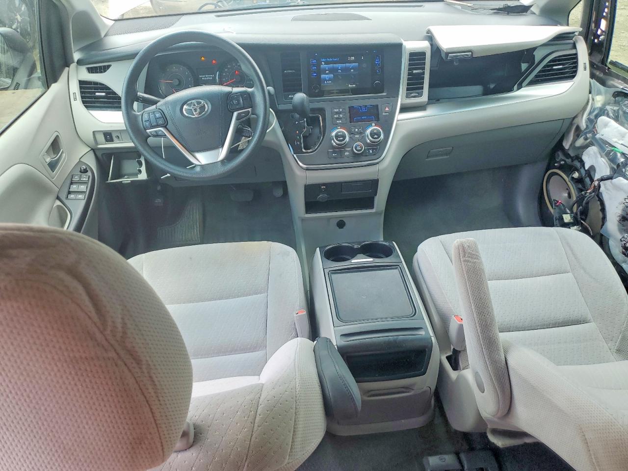 Toyota Sienna Le