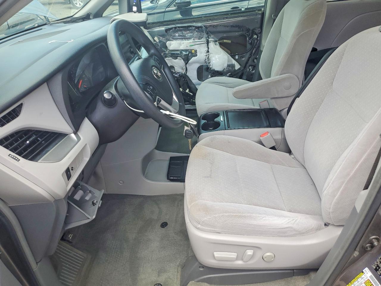 Toyota Sienna Le