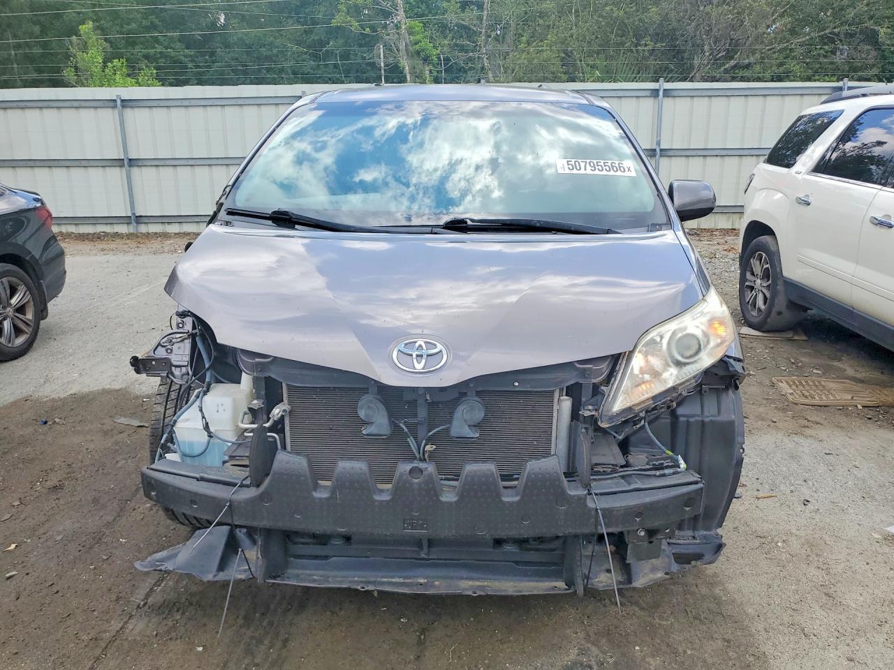 Toyota Sienna Le