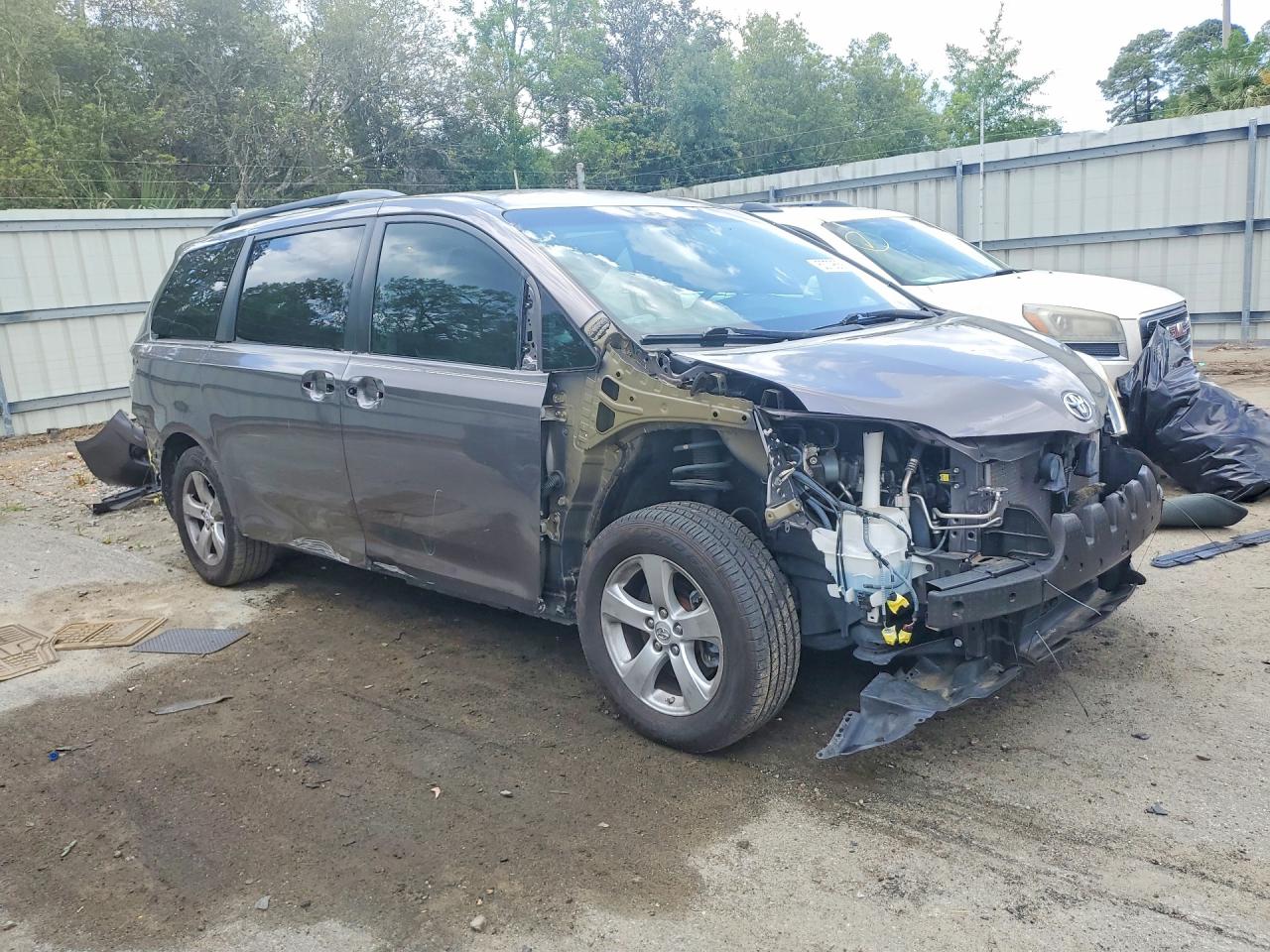 Toyota Sienna Le