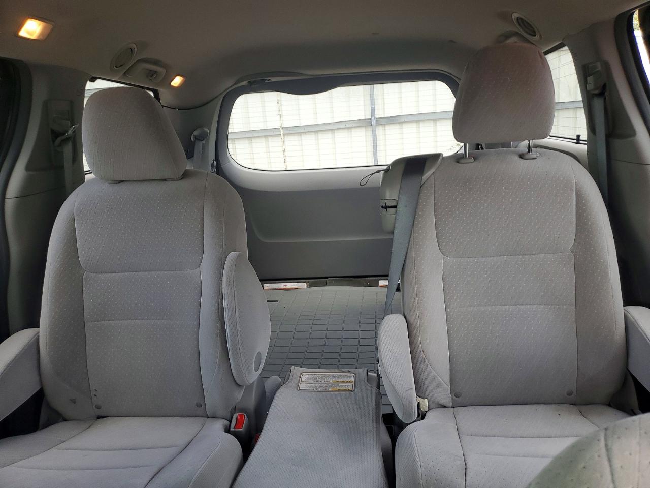 Toyota Sienna Le