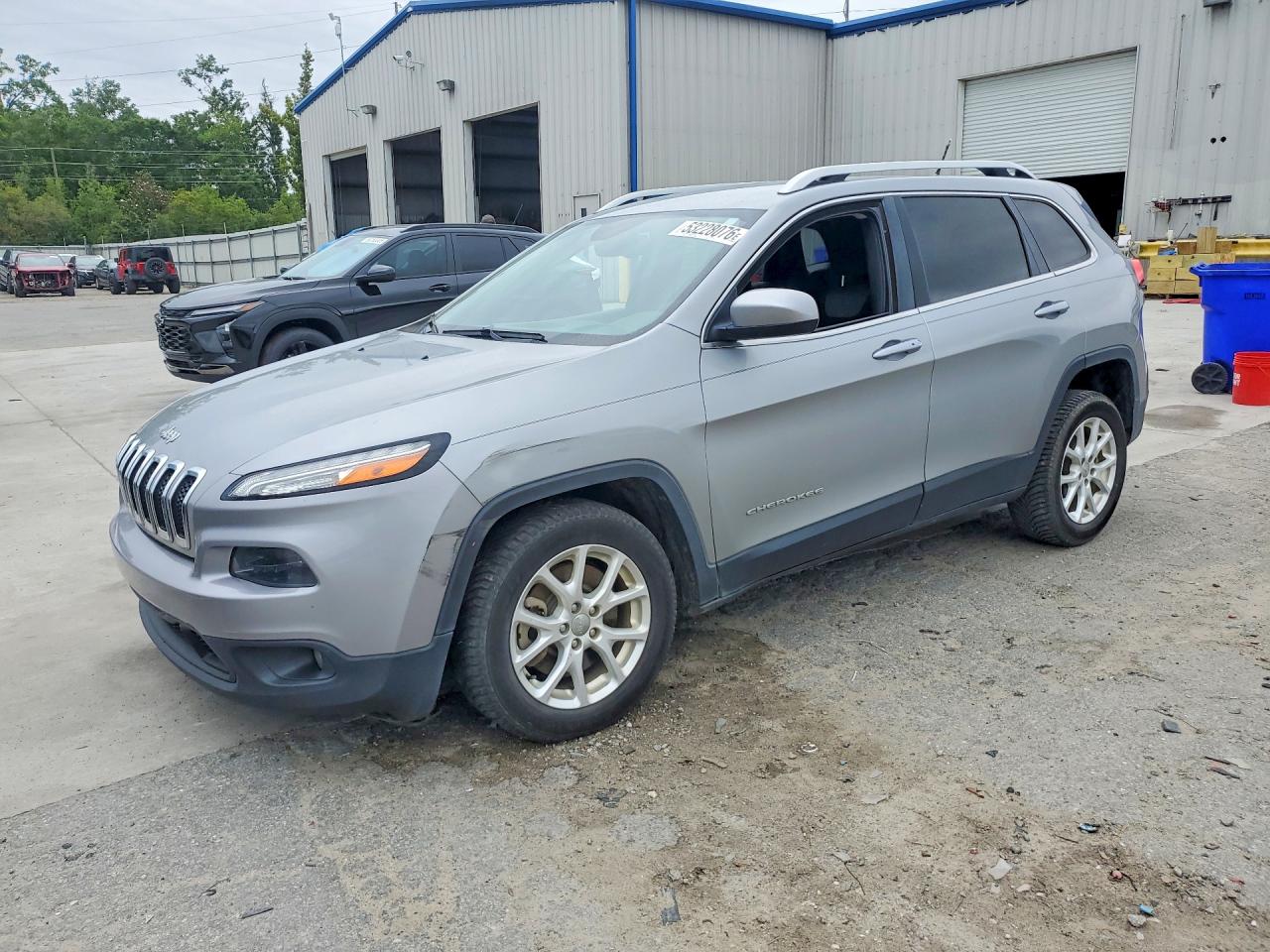 Salvage Jeep Cherokee Image