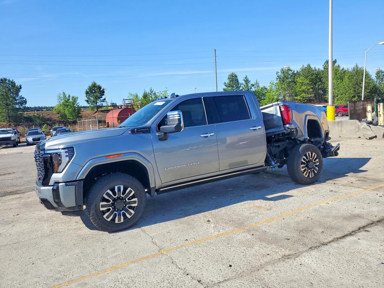 Salvage GMC Sierra Image