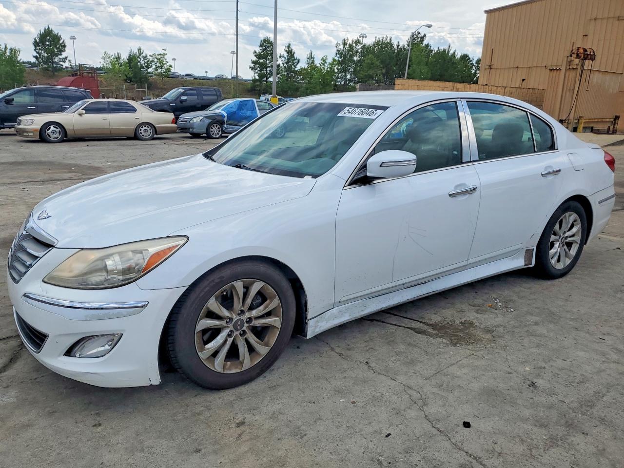 Salvage Hyundai Genesis Image