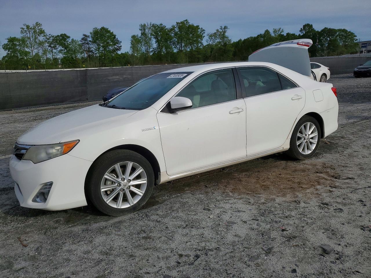 Salvage Toyota Camry Image