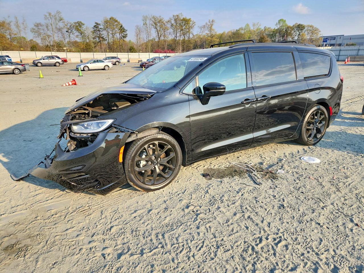 Salvage Chrysler Pacifica Image