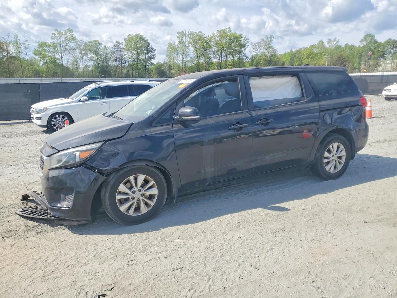 Salvage Kia Sedona Image