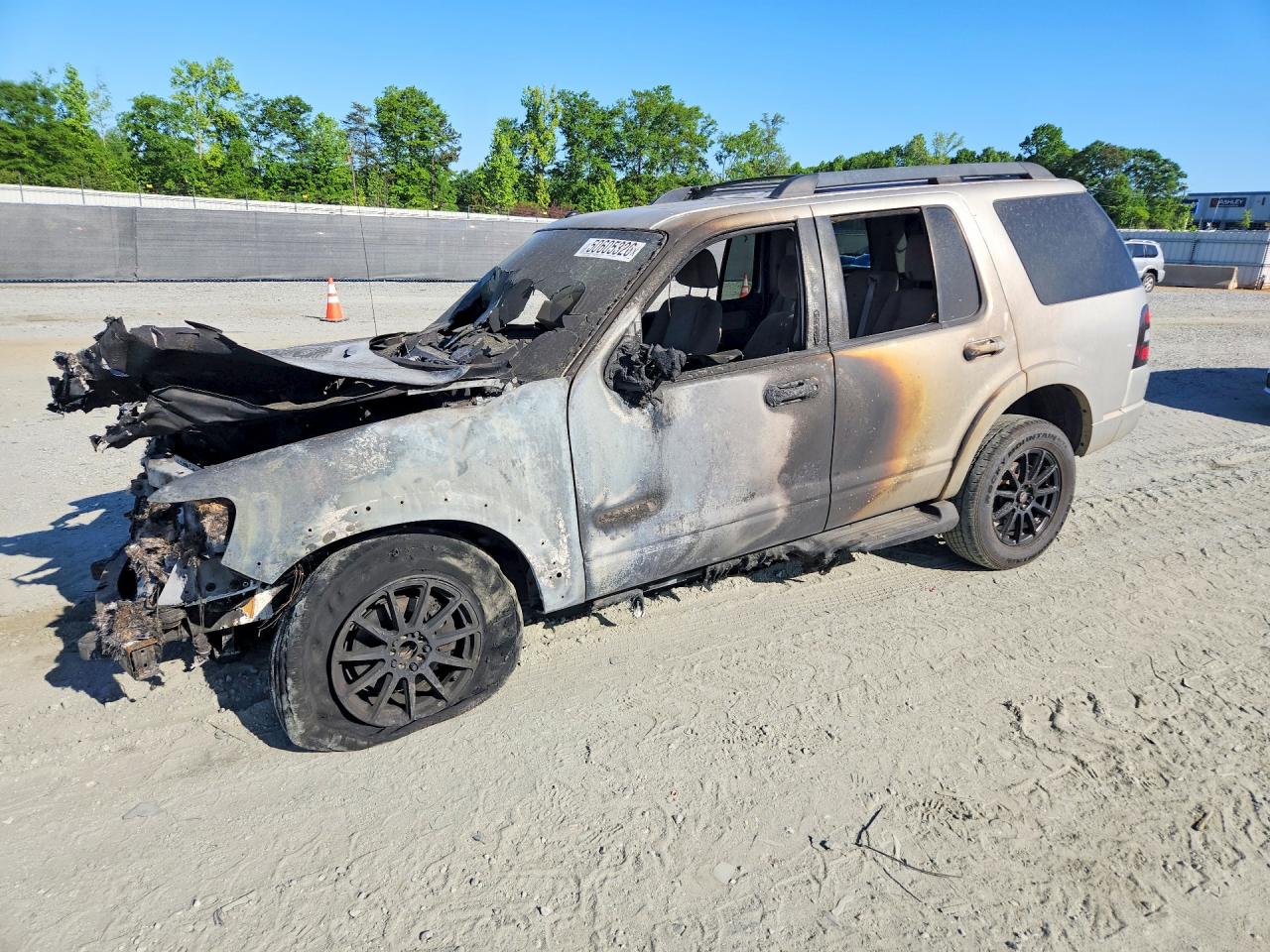 Salvage Ford Explorer Image
