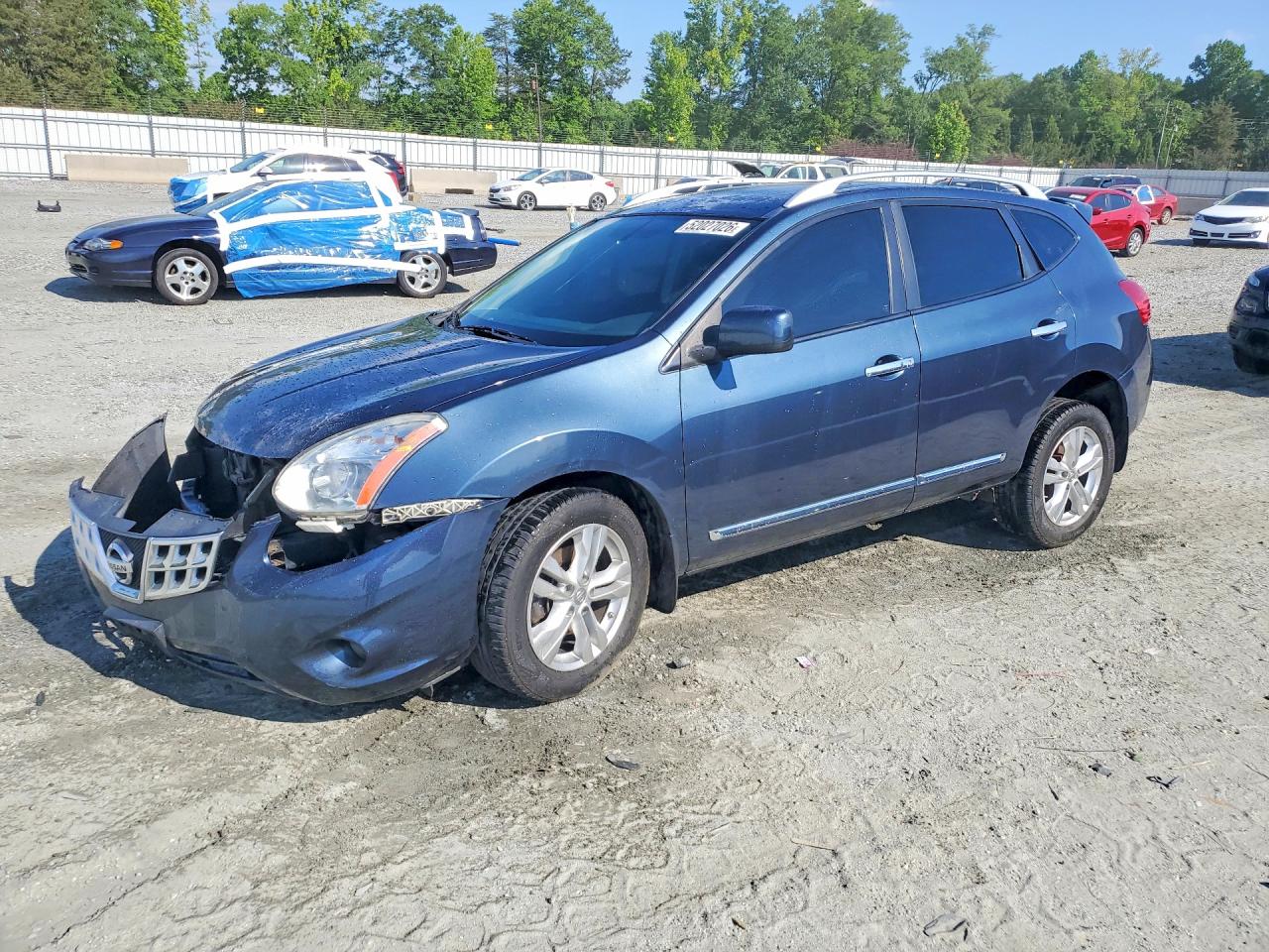 Salvage Nissan Rogue Image