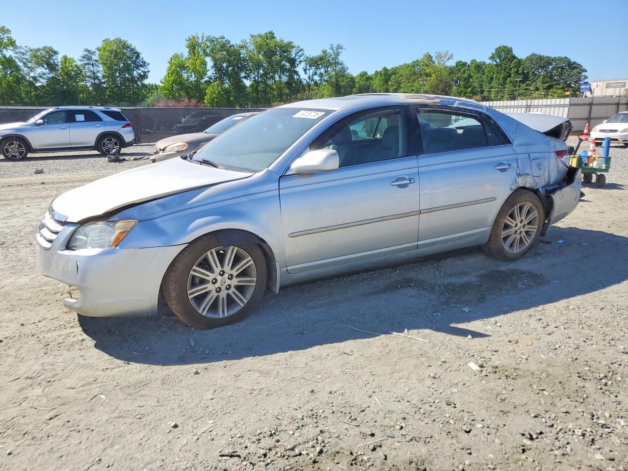 Salvage Toyota Avalon Image