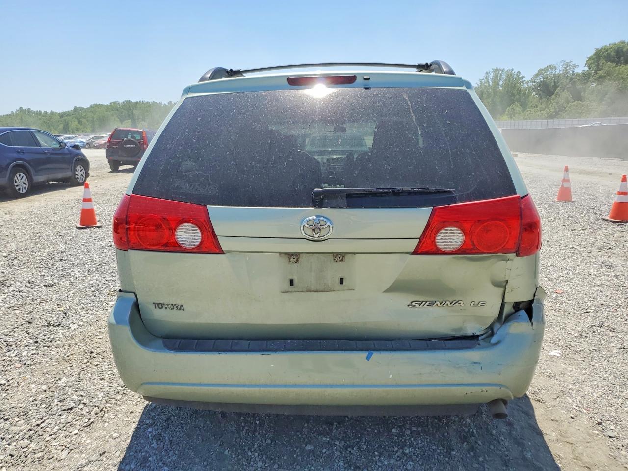 Toyota Sienna Le 7 Passenger