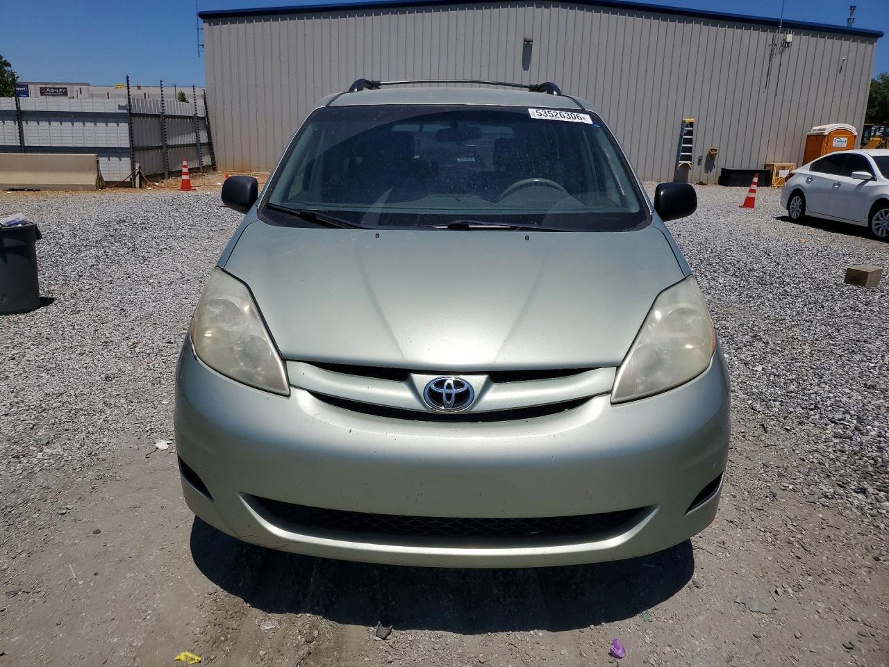 Toyota Sienna Le 7 Passenger