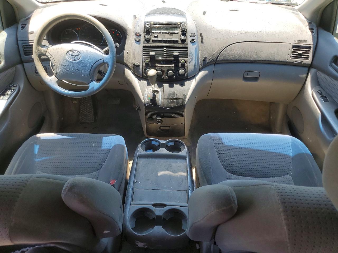 Toyota Sienna Le 7 Passenger