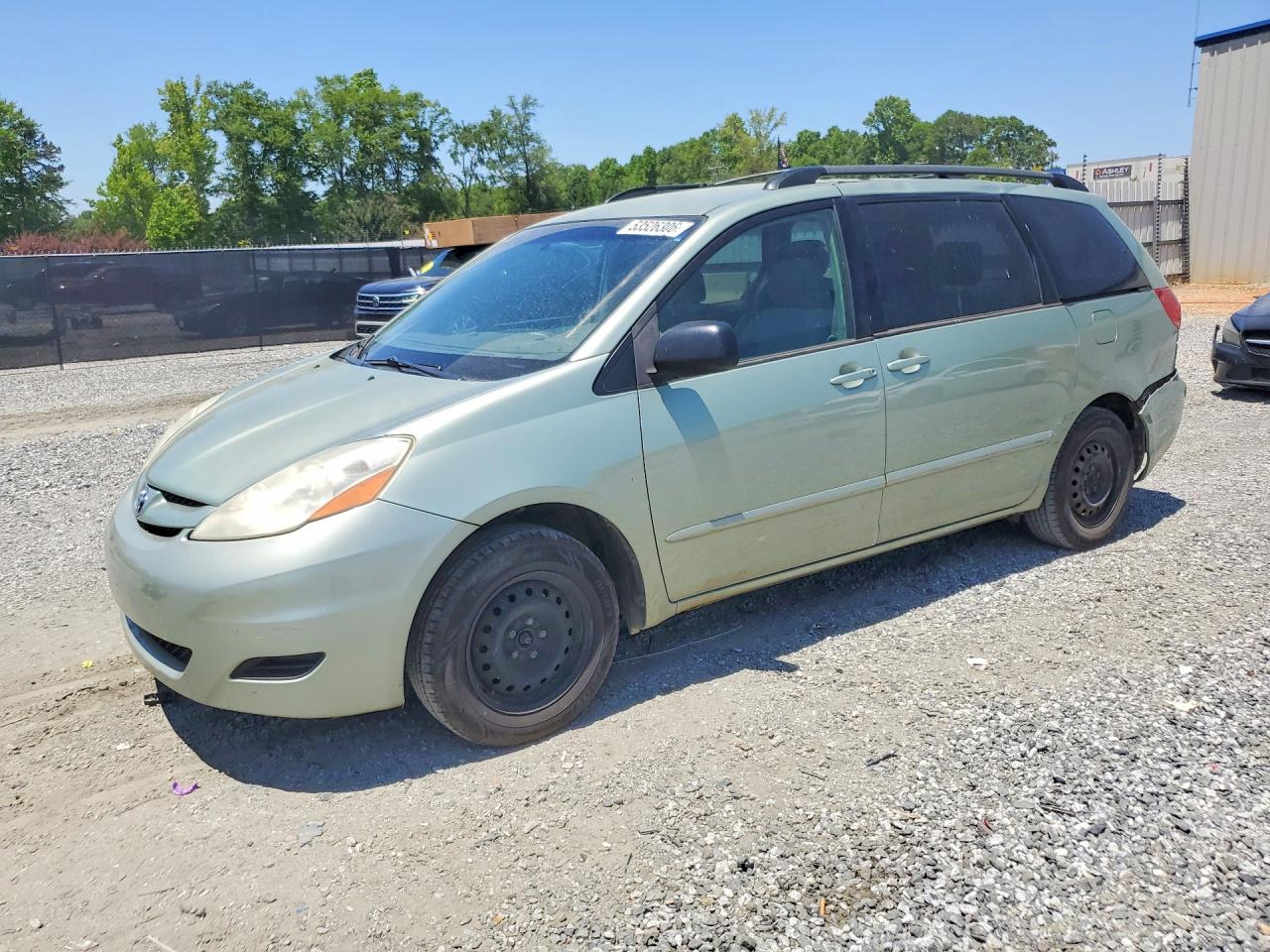 Salvage Toyota Sienna Image