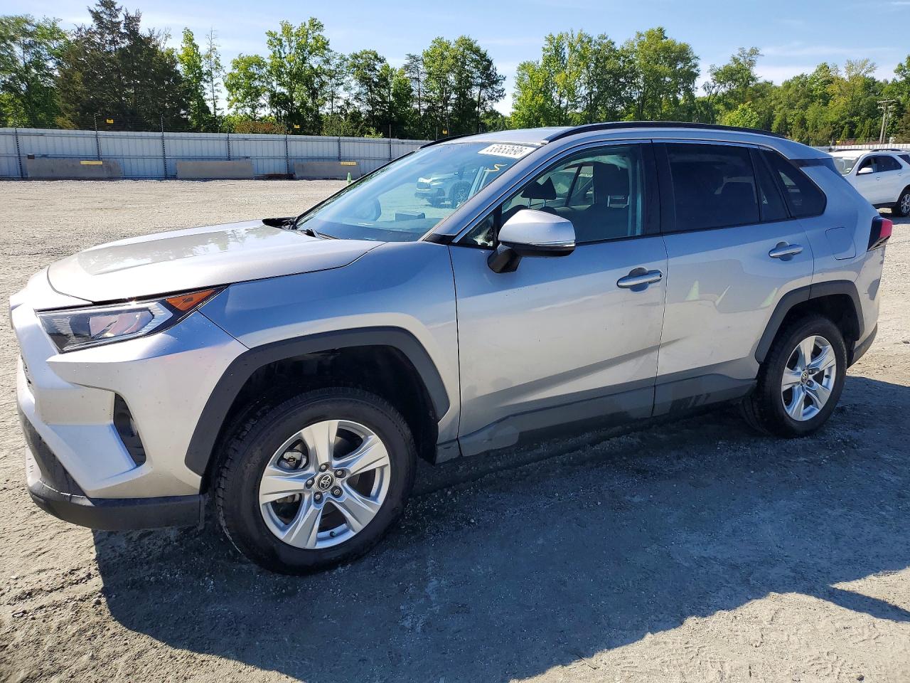 Salvage Toyota RAV4 Image