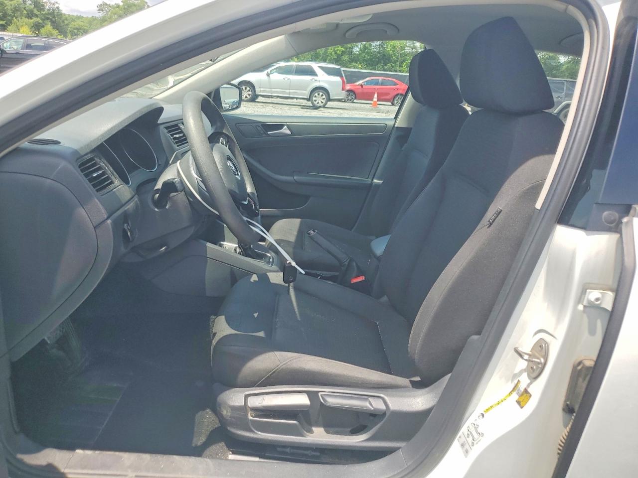 Volkswagen Jetta S
