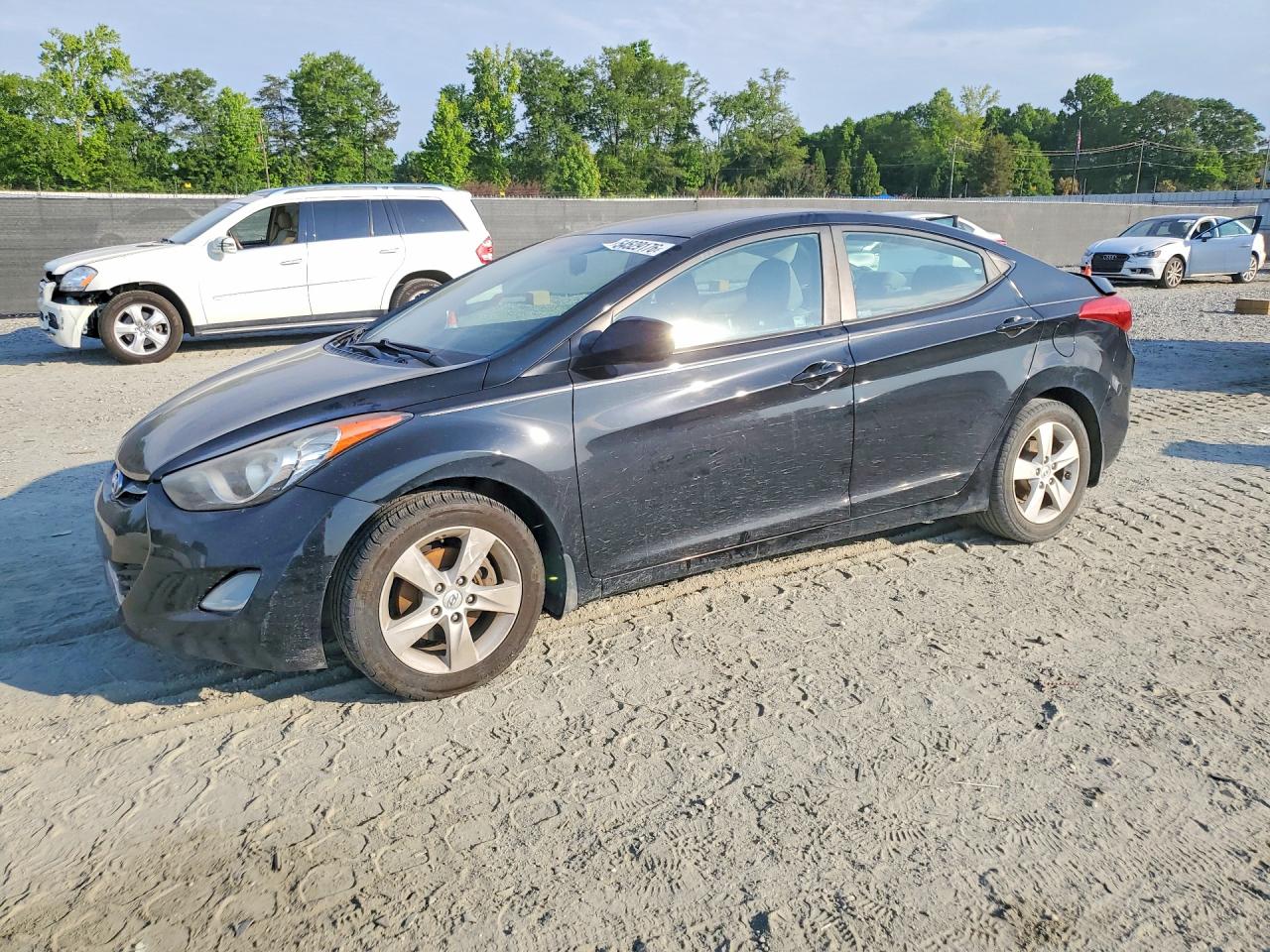 Salvage Hyundai ELANTRA Image