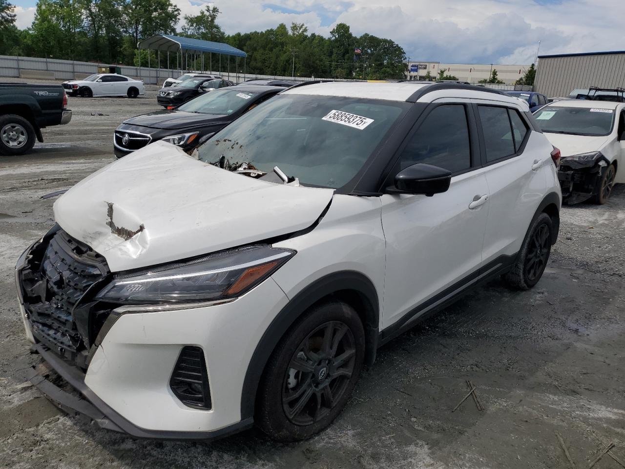 Salvage Nissan Kicks Image