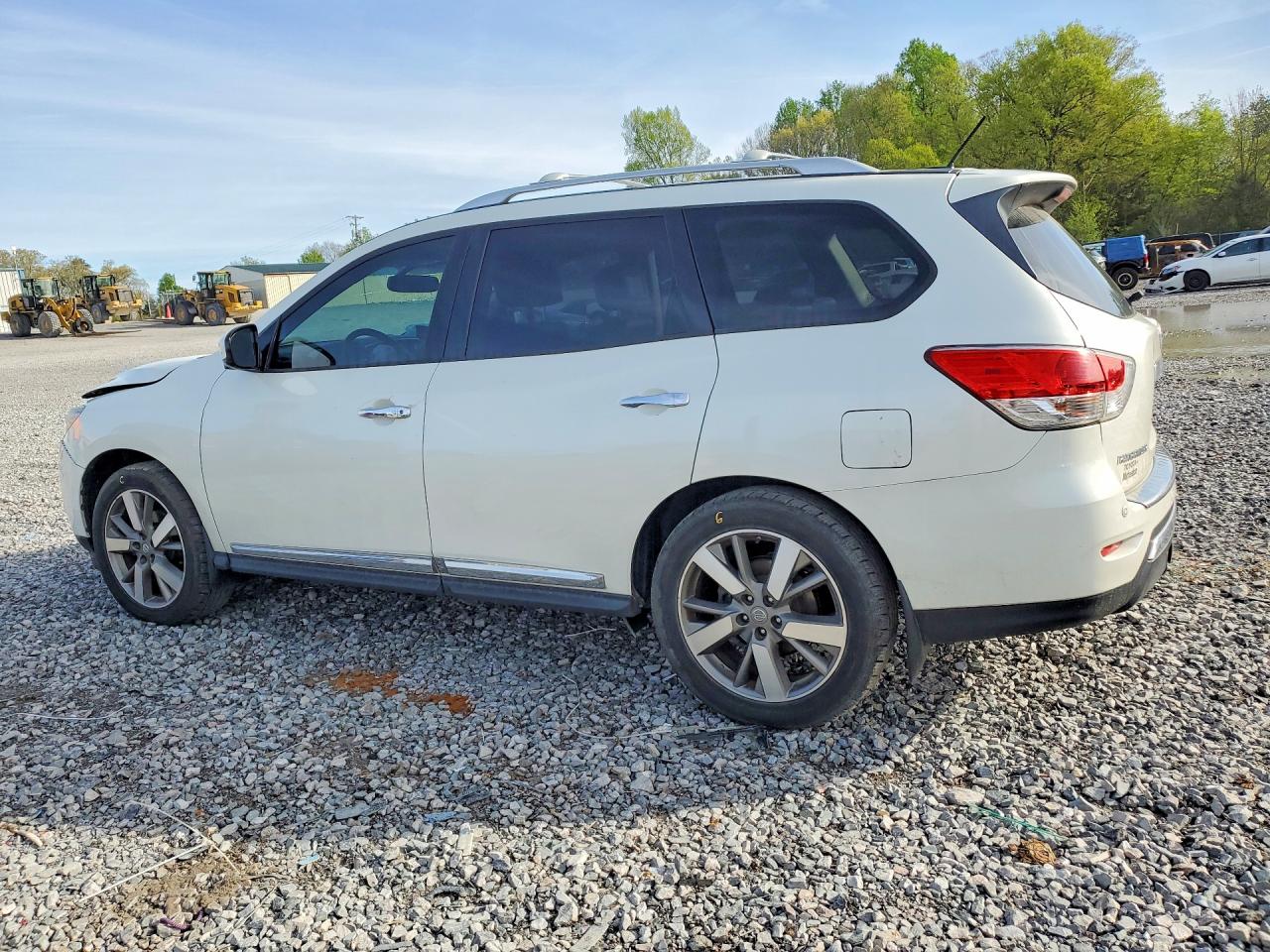 Nissan Pathfinder S