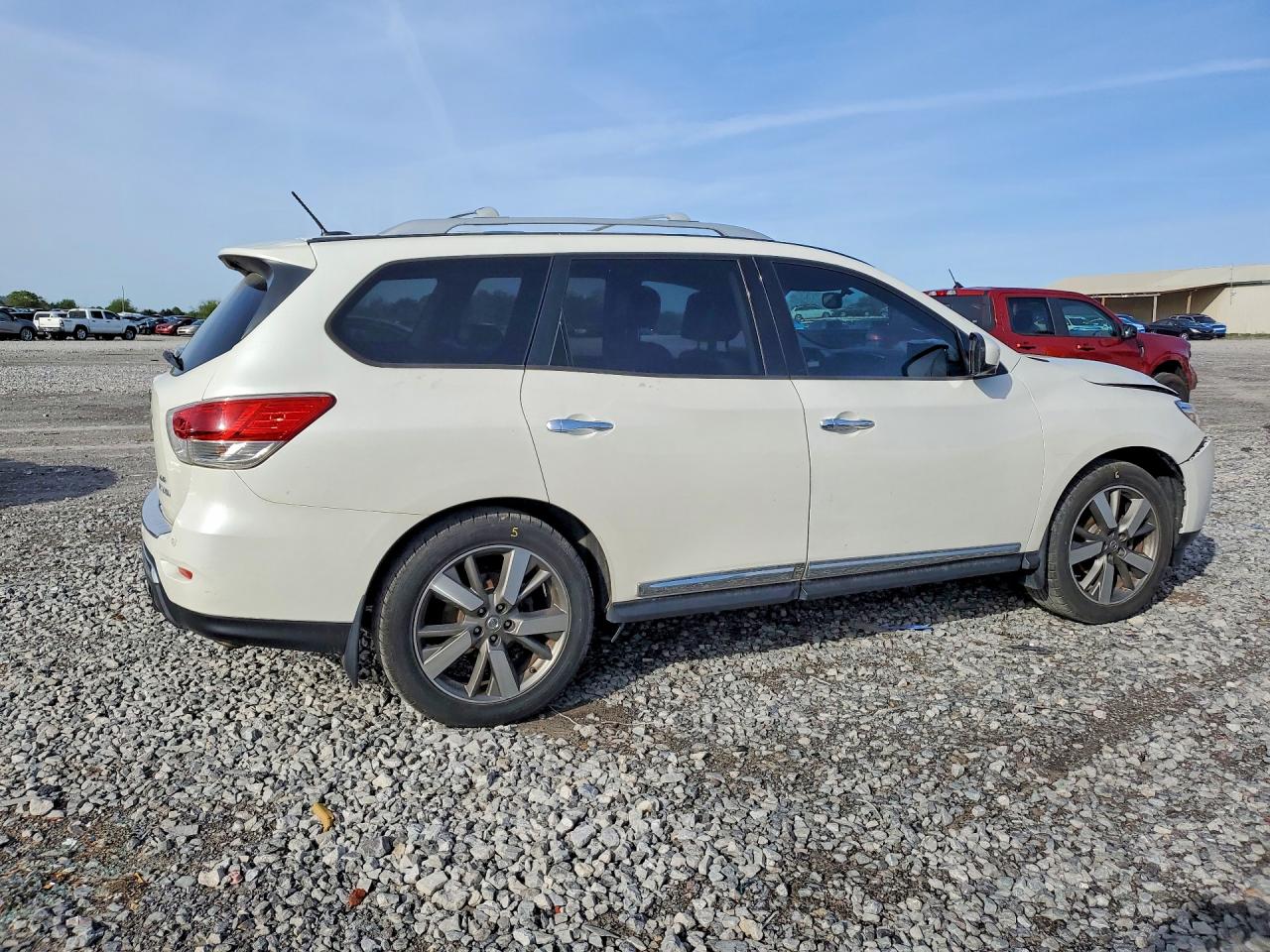 Nissan Pathfinder S