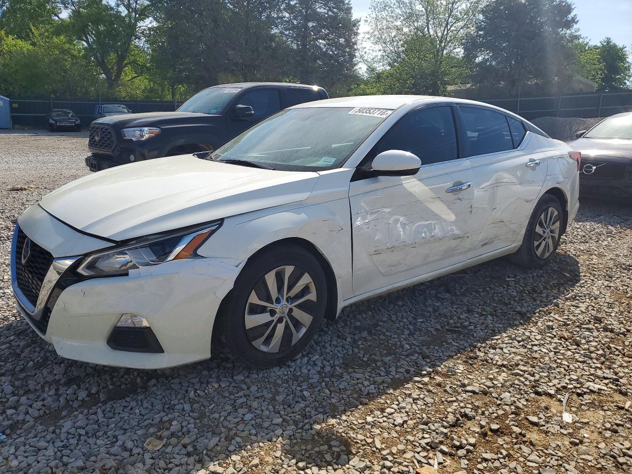 Salvage Nissan Altima Image