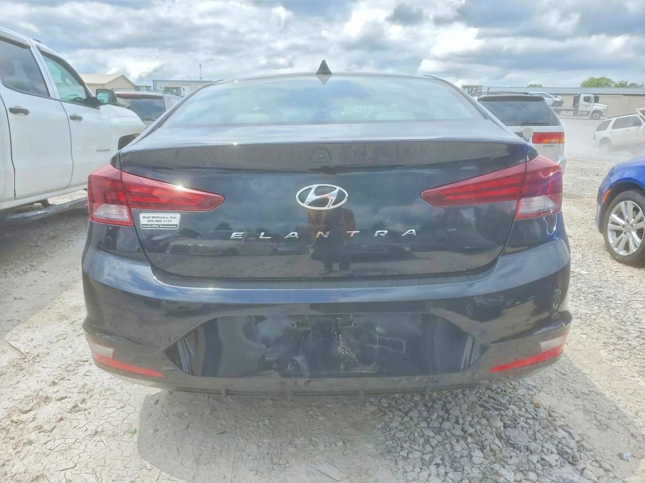 Hyundai ELANTRA Sel