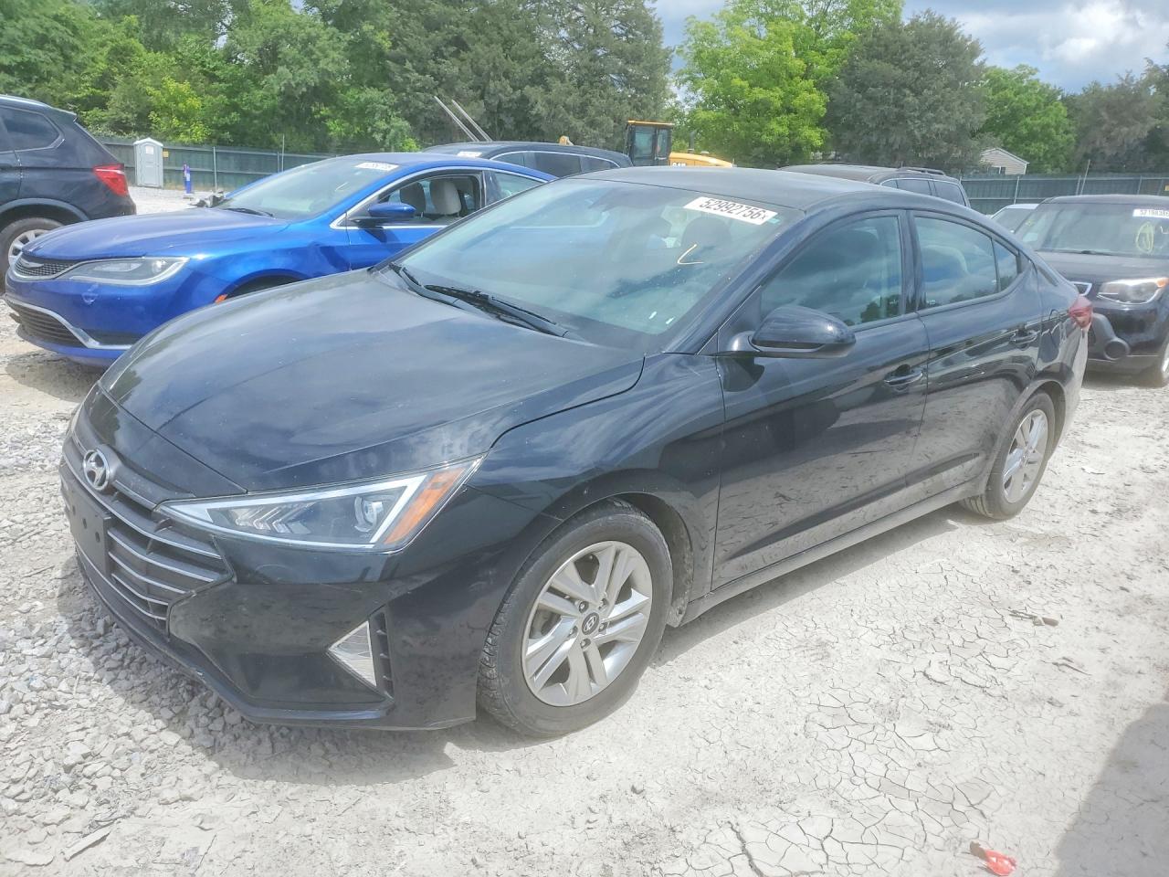 Salvage Hyundai ELANTRA Image