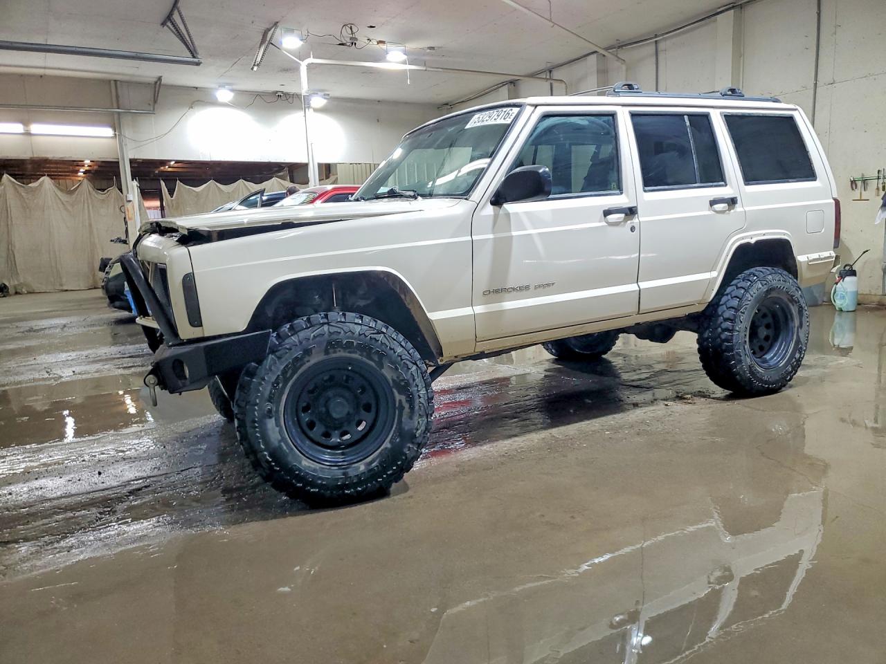 Salvage Jeep Cherokee Image