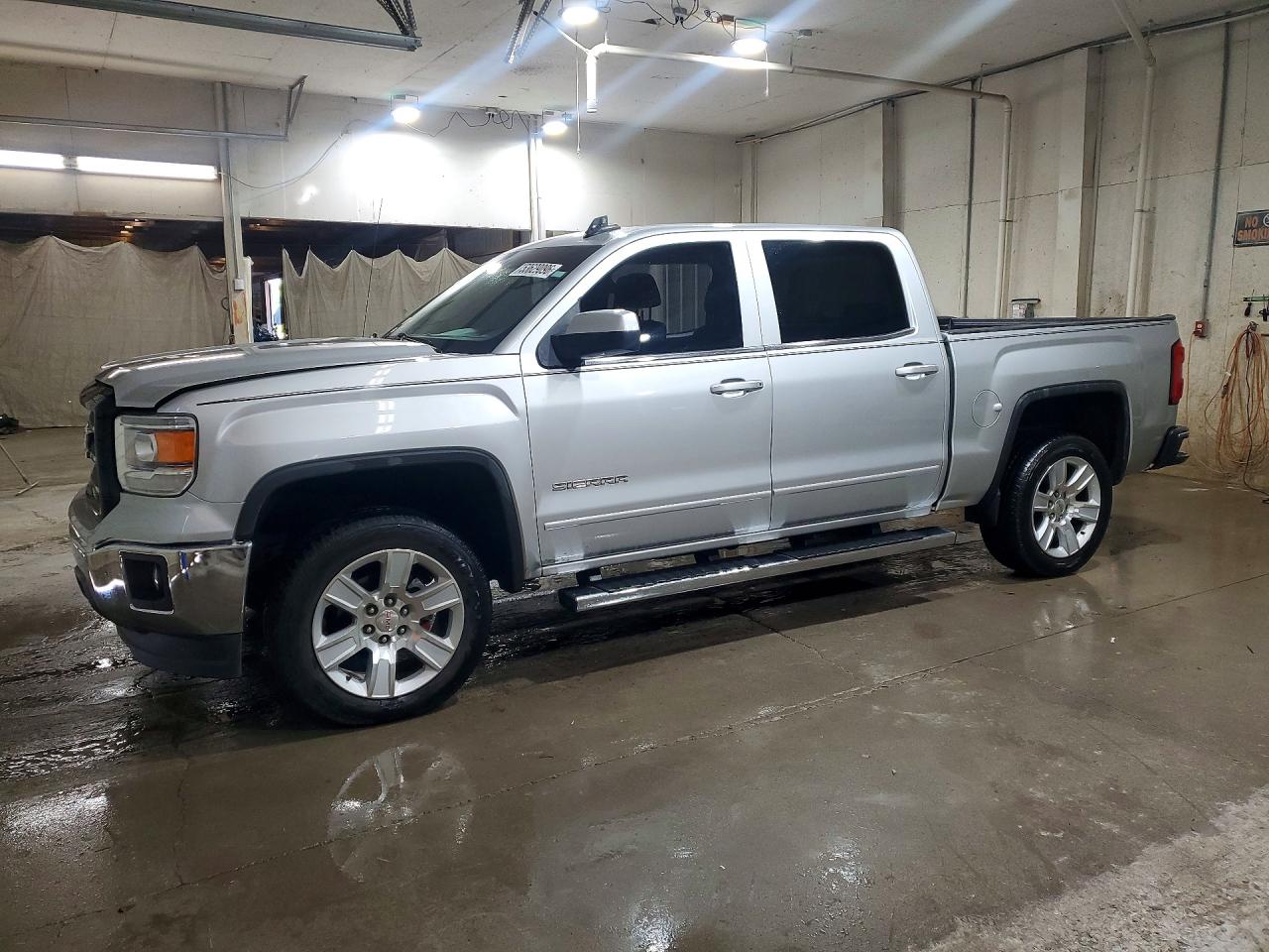 Salvage GMC Sierra Image
