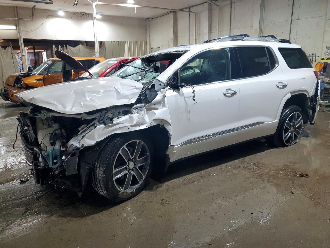 Salvage GMC Acadia Image