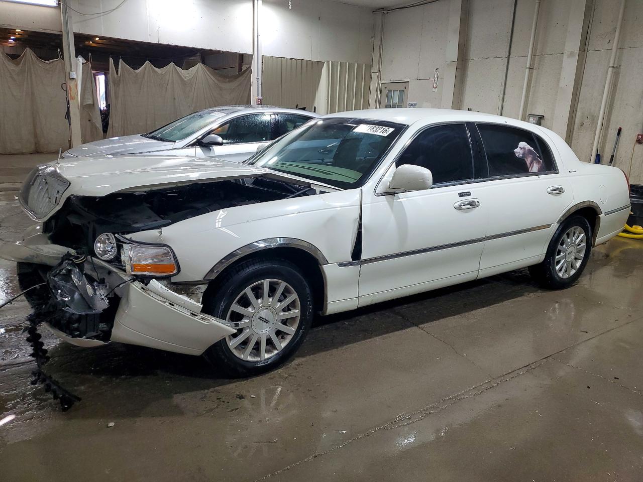 Salvage Lincoln Towncar Image