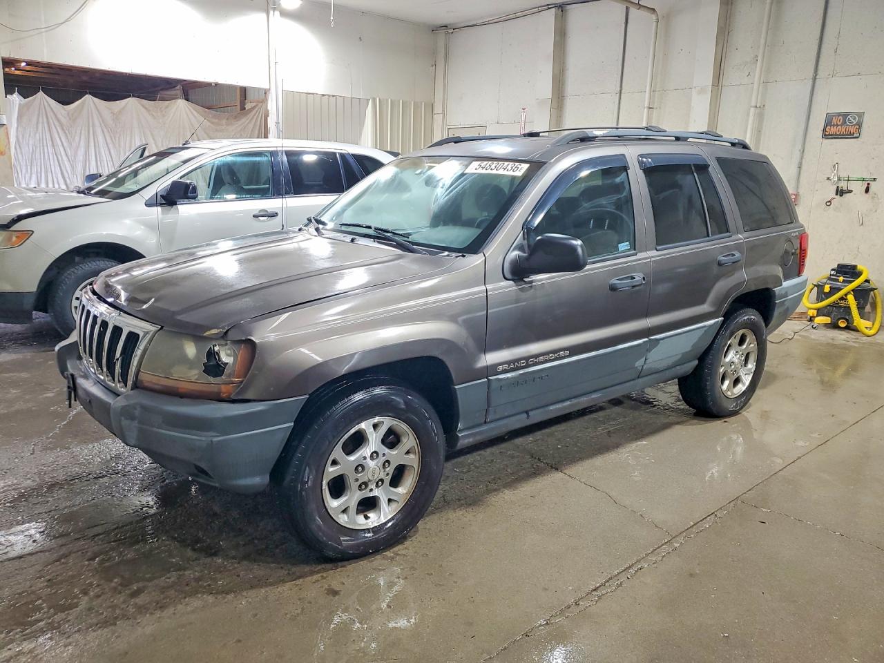 Salvage Jeep Cherokee Image
