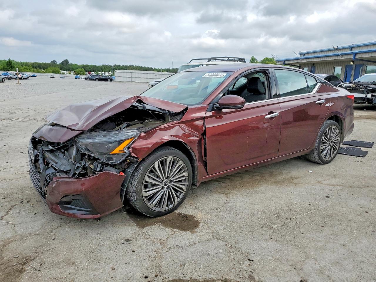 Salvage Nissan Altima Image