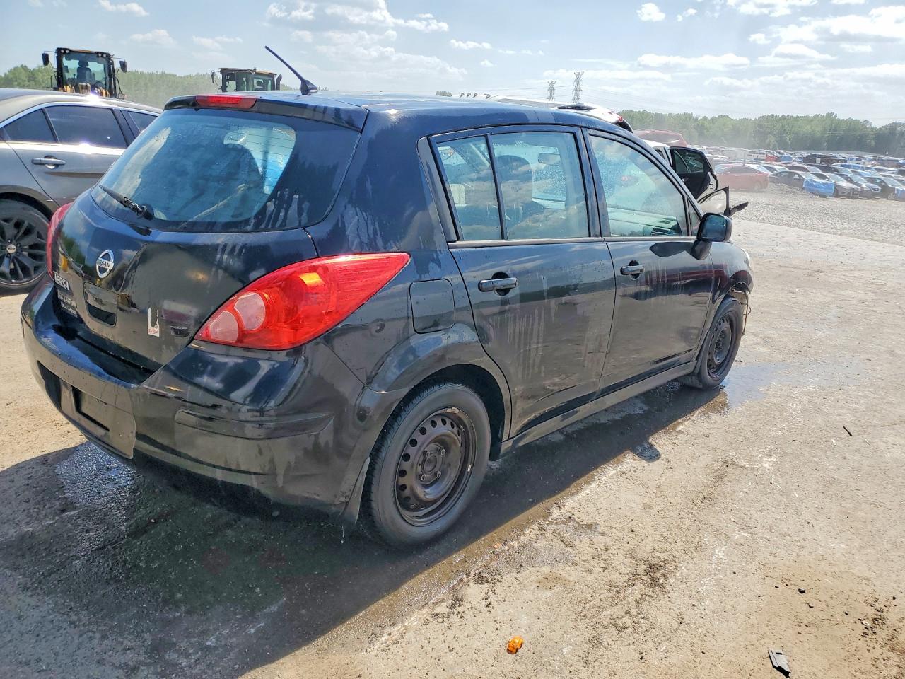 Nissan Versa 1.8 S