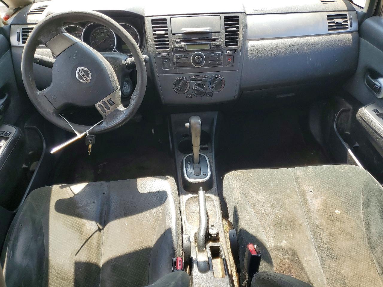 Nissan Versa 1.8 S