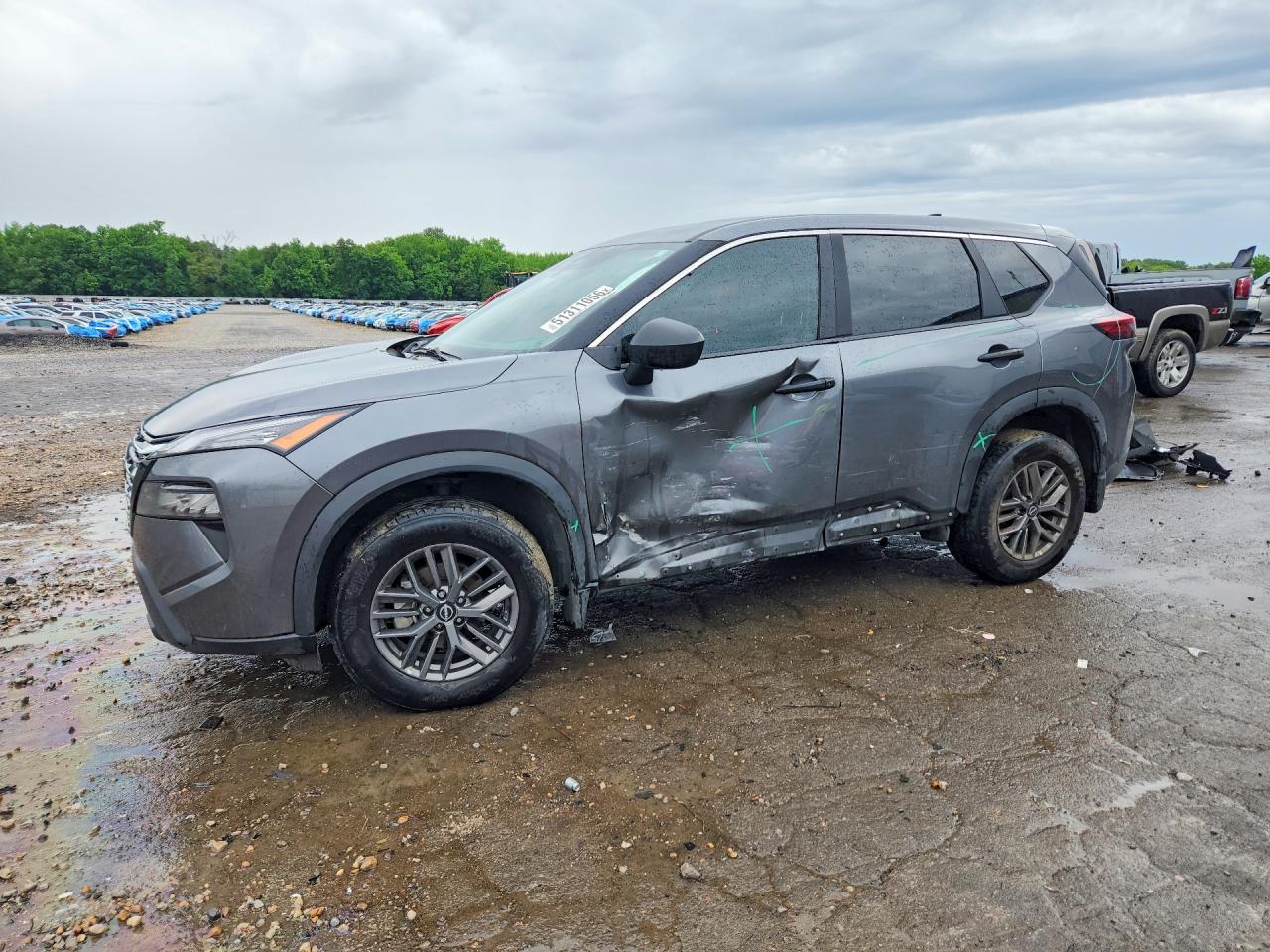 Salvage Nissan Rogue Image